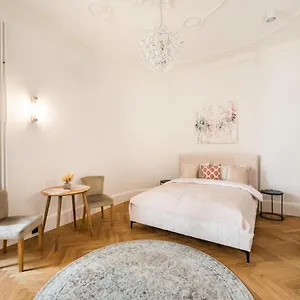 premium-warsaw-center-studio.warsawhotelspoland.com/